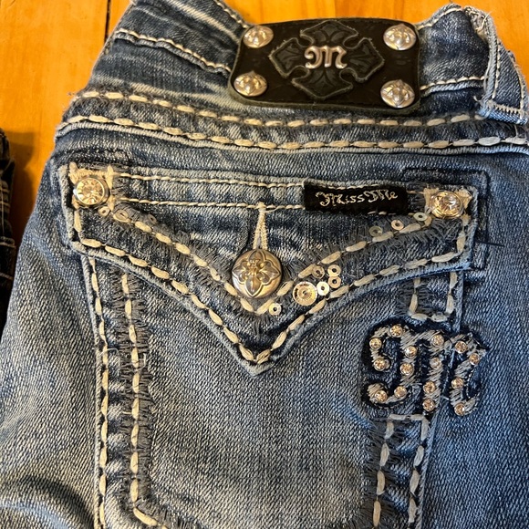 Lot of 3-Size 27 Miss Me Cuffed Capris - Picture 3 of 9